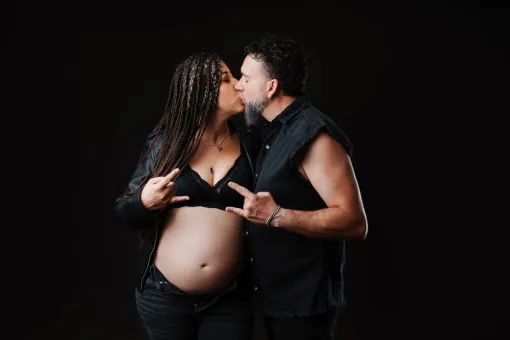 Photographe professionnelle shooting grossesse rock en studio à Besançon, Besançon, TAILS PHOTOGRAPHIE