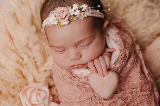 Photographe professionnelle shooting naissance fille en studio à Besançon, Besançon, TAILS PHOTOGRAPHIE