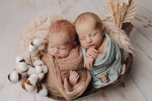 Photographe professionnelle shooting naissance jumeaux en studio à Besançon, Besançon, TAILS PHOTOGRAPHIE