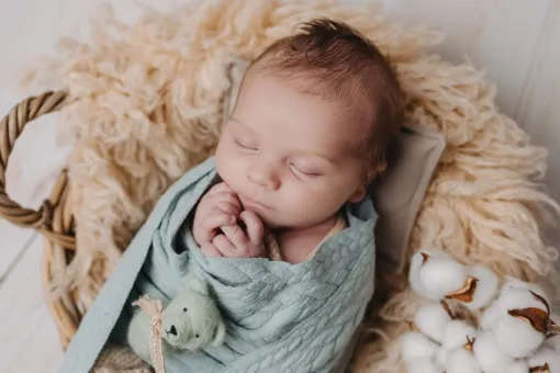 Photographe professionnelle shooting photo bébé en studio à Besançon, Besançon, TAILS PHOTOGRAPHIE