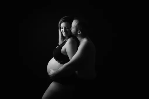 Shooting photo grossesse en couple en studio à Besançon, Besançon, TAILS PHOTOGRAPHIE
