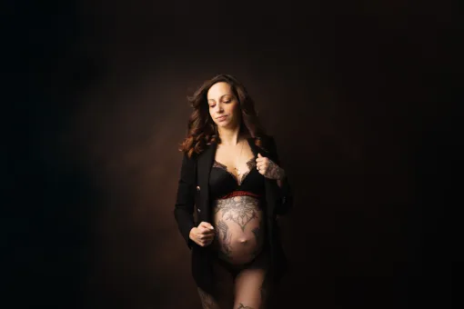 Shooting photo grossesse glamour en studio à Besançon, Besançon, TAILS PHOTOGRAPHIE