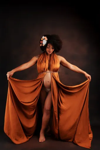 Shooting photo grossesse avec prêt de robes et accessoires à Besançon, Besançon, TAILS PHOTOGRAPHIE