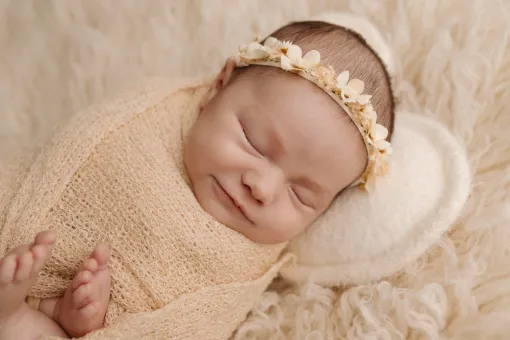 Photographe professionnelle shooting photo naissance fille à Besançon, Besançon, TAILS PHOTOGRAPHIE