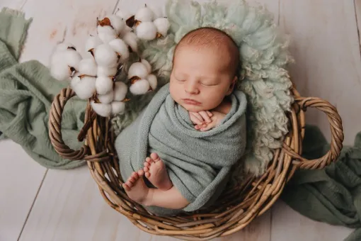 Photographe professionnelle séance photo naissance en studio à Besançon, Besançon, TAILS PHOTOGRAPHIE