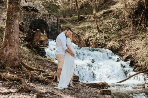 Photographe professionnelle shooting grossesse avec prêt de robes de grossesse à Besançon, Besançon, TAILS PHOTOGRAPHIE