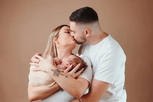 Photographe à Besançon séance photo naissance en studio 