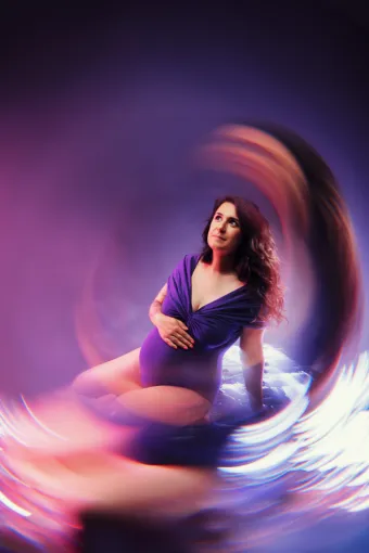 Photographe à Besançon shooting photo grossesse artistique en studio