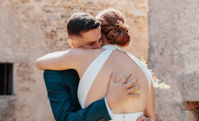 First look mariage : un moment intime | Photographe de mariage à Besançon, Besançon, TAILS PHOTOGRAPHIE