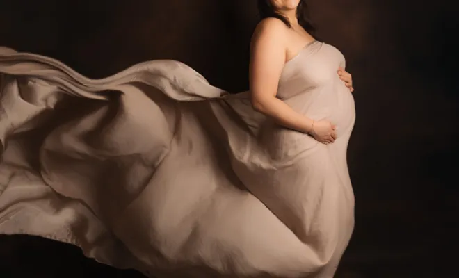 Séance photo grossesse glamour en studio en Franche-Comté, Besançon, TAILS PHOTOGRAPHIE