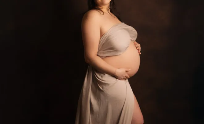 Séance photo grossesse glamour en studio en Franche-Comté, Besançon, TAILS PHOTOGRAPHIE