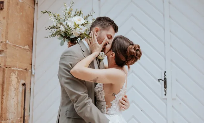 Photographe professionnelle mariage au domaine de Bersaillin dans le Jura, Besançon, TAILS PHOTOGRAPHIE