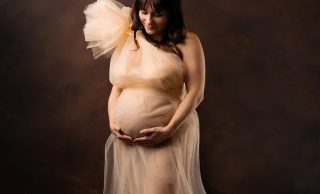 Photographe pour shooting grossesse glamour en studio à Besançon, Besançon, TAILS PHOTOGRAPHIE