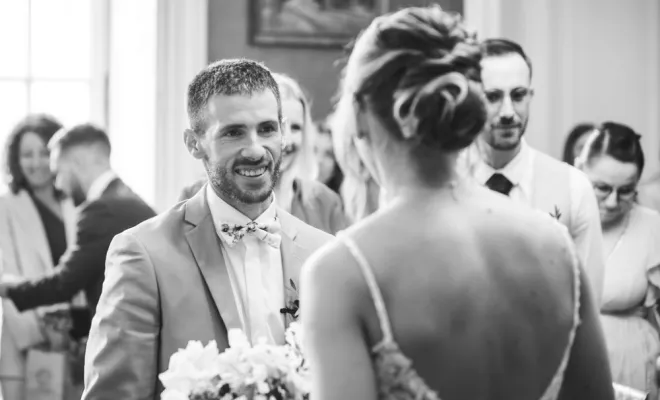 Photographe Professionnelle Spécialisée dans le Mariage – Reportage en Mairie – Franche-Comté, Besançon, TAILS PHOTOGRAPHIE