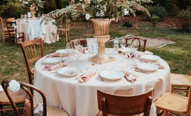 Photographe professionnelle mariage romantique en extérieur à Besançon, Besançon, TAILS PHOTOGRAPHIE