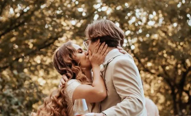 Photographe professionnelle mariage romantique en extérieur à Besançon, Besançon, TAILS PHOTOGRAPHIE