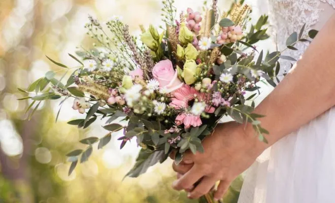 Photographe professionnelle mariage à Pesmes près de Dole, Besançon, TAILS PHOTOGRAPHIE