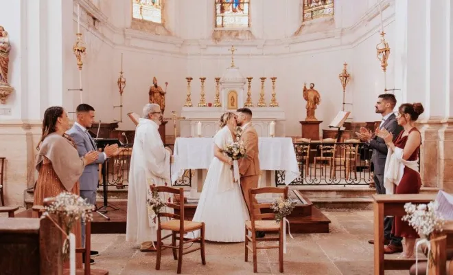 Photographe professionnelle de mariage au Château de Clairvans dans le Jura, Besançon, TAILS PHOTOGRAPHIE