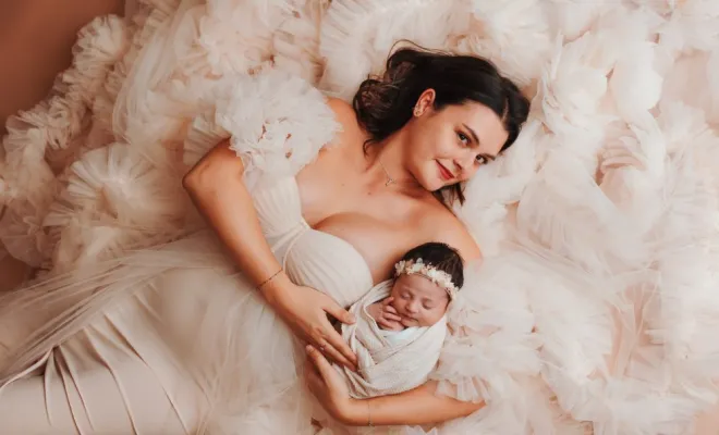 Shooting photo de nouveau-né emmailloté à Besançon, Besançon, TAILS PHOTOGRAPHIE