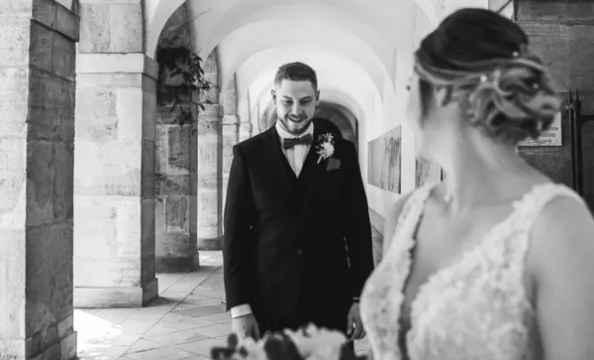 Photographe professionnelle de mariage en Franche-Comté découverte des mariés, Besançon, TAILS PHOTOGRAPHIE