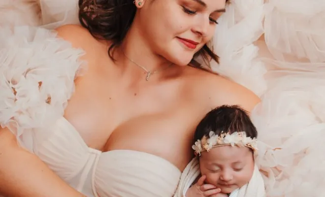 Shooting photo de nouveau-né emmailloté à Besançon, Besançon, TAILS PHOTOGRAPHIE