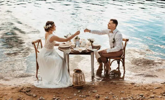 Photographe professionnelle mariage en elopement en pleine nature à Vouglans Jura, Besançon, TAILS PHOTOGRAPHIE