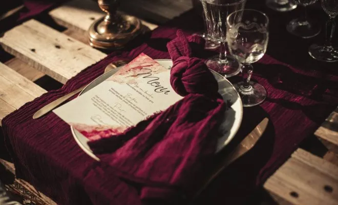 Photographe professionnelle mariage en pleine nature vers Besançon, Besançon, TAILS PHOTOGRAPHIE