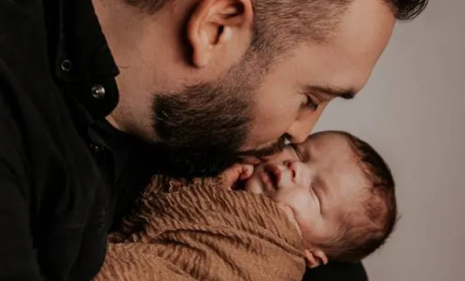 Photographe professionnelle pour shooting photo naissance en famille à Besançon, Besançon, TAILS PHOTOGRAPHIE