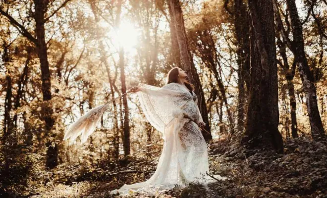 Photographe professionnelle séance grossesse bohème en pleine nature à Besançon, Besançon, TAILS PHOTOGRAPHIE