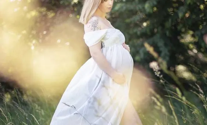 Photographe professionnelle séance grossesse en pleine nature à Besançon, Besançon, TAILS PHOTOGRAPHIE