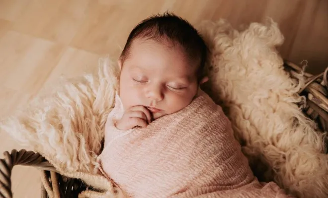 Photographe professionnelle séance naissance à Besançon, Besançon, TAILS PHOTOGRAPHIE