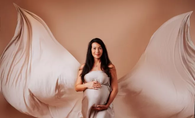 Photographe professionnelle séance photo femme enceinte en studio à Besançon, Besançon, TAILS PHOTOGRAPHIE