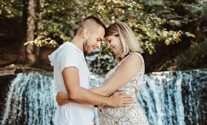 Photographe professionnelle séance photo grossesse en couple à Besançon, Besançon, TAILS PHOTOGRAPHIE