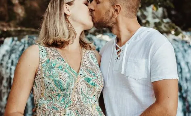 Photographe professionnelle séance photo grossesse en couple à Besançon, Besançon, TAILS PHOTOGRAPHIE