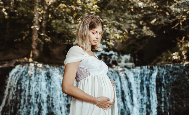 Photographe professionnelle séance photo grossesse en couple à Besançon, Besançon, TAILS PHOTOGRAPHIE