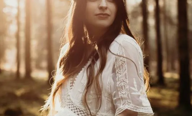 Photographe professionnelle séance photo grossesse en pleine nature à Besançon, Besançon, TAILS PHOTOGRAPHIE