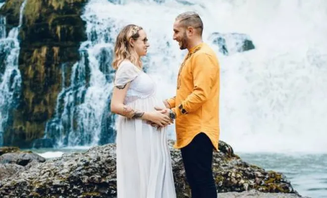 Photographe professionnelle séance photo grossesse en pleine nature en Franche Comté, Besançon, TAILS PHOTOGRAPHIE