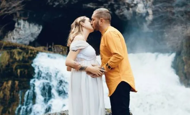 Photographe professionnelle séance photo grossesse en pleine nature en Franche Comté, Besançon, TAILS PHOTOGRAPHIE