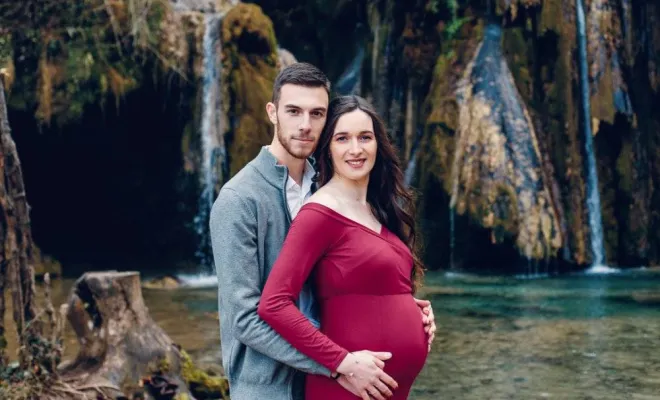 Photographe professionnelle séance photo grossesse en pleine nature en Franche Comté, Besançon, TAILS PHOTOGRAPHIE