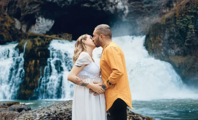 Photographe professionnelle séance photo grossesse en pleine nature en Franche Comté, Besançon, TAILS PHOTOGRAPHIE