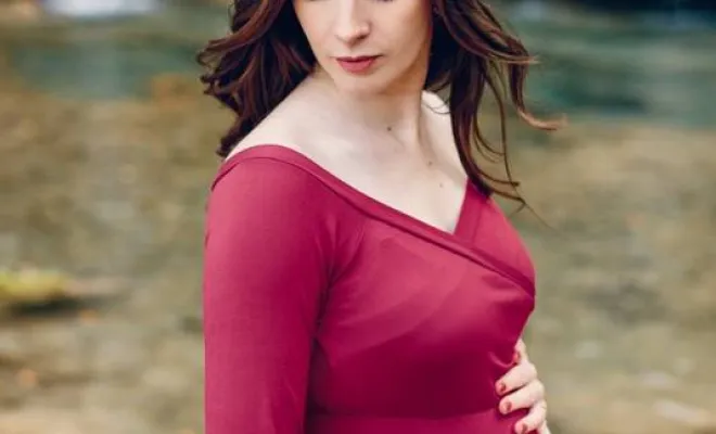 Photographe professionnelle séance photo grossesse en pleine nature en Franche Comté, Besançon, TAILS PHOTOGRAPHIE