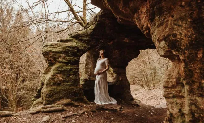 Photographe professionnelle séance photo grossesse en pleine nature en Haute Saône, Besançon, TAILS PHOTOGRAPHIE