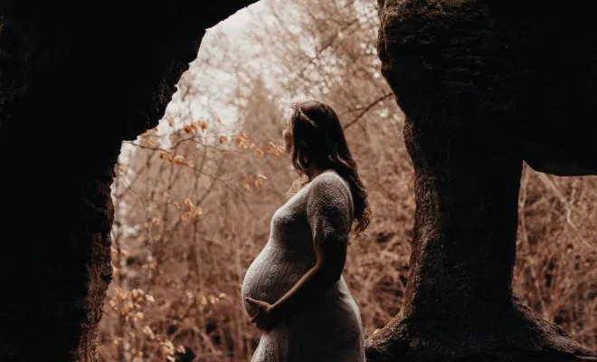 Photographe professionnelle séance photo grossesse en pleine nature en Haute Saône, Besançon, TAILS PHOTOGRAPHIE