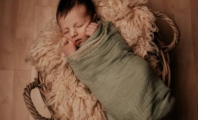 Photographe professionnelle séance photo naissance à Besançon, Besançon, TAILS PHOTOGRAPHIE