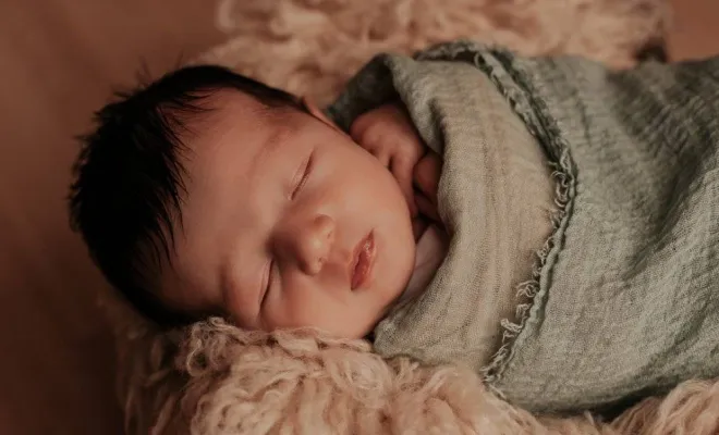 Photographe professionnelle séance photo naissance à Besançon, Besançon, TAILS PHOTOGRAPHIE