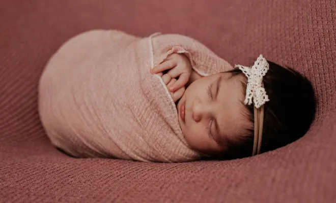 Photographe professionnelle séance photo naissance à Besançon, Besançon, TAILS PHOTOGRAPHIE