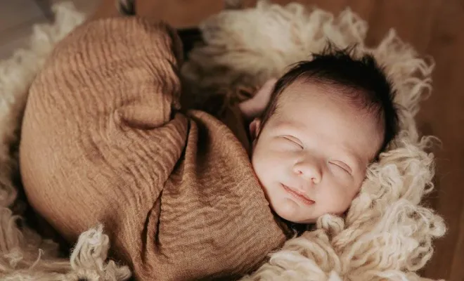 Photographe professionnelle séance photo naissance à domicile à Besançon, Besançon, TAILS PHOTOGRAPHIE