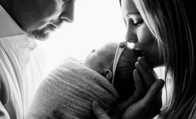 Photographe professionnelle séance photo naissance en famille à Besançon, Besançon, TAILS PHOTOGRAPHIE