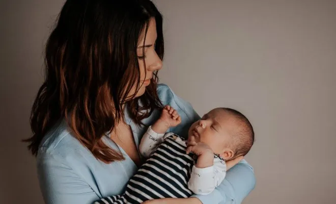 Photographe professionnelle séance photo naissance en famille à Besançon, Besançon, TAILS PHOTOGRAPHIE