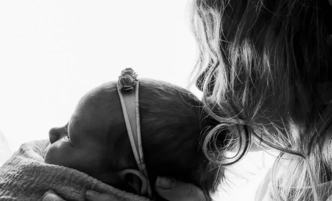 Photographe professionnelle séance photo naissance en famille à Besançon, Besançon, TAILS PHOTOGRAPHIE